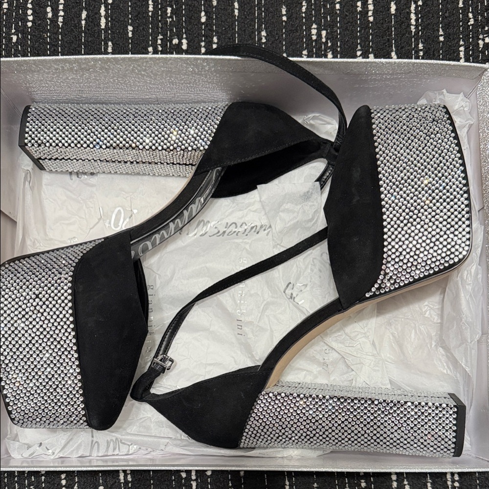 Kaelani Gianni Bini Black Heels with Silver Sparkle